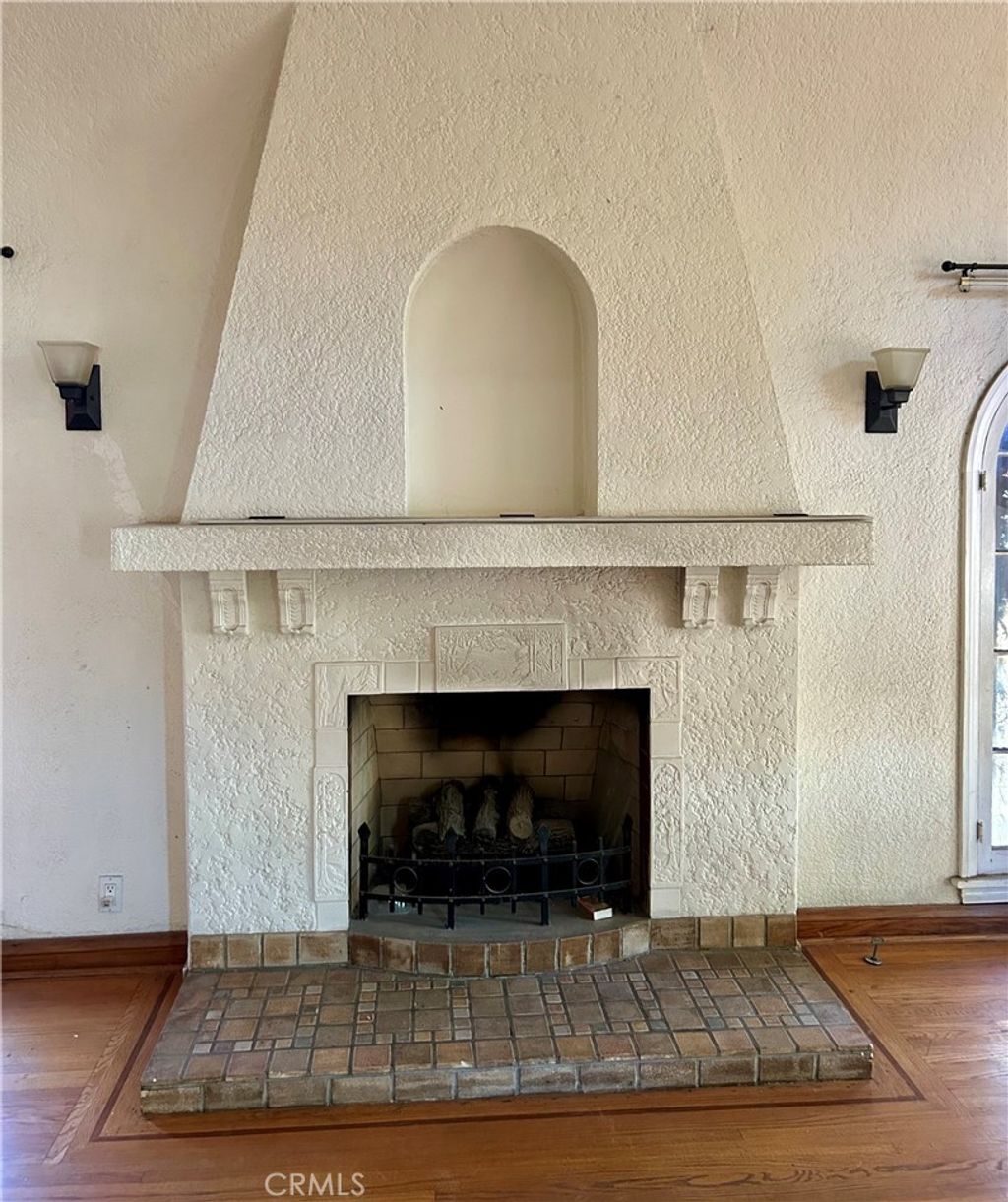 Photo of 6402 Maryland Dr, Los Angeles, CA 90048 (MLS # PW25219446)