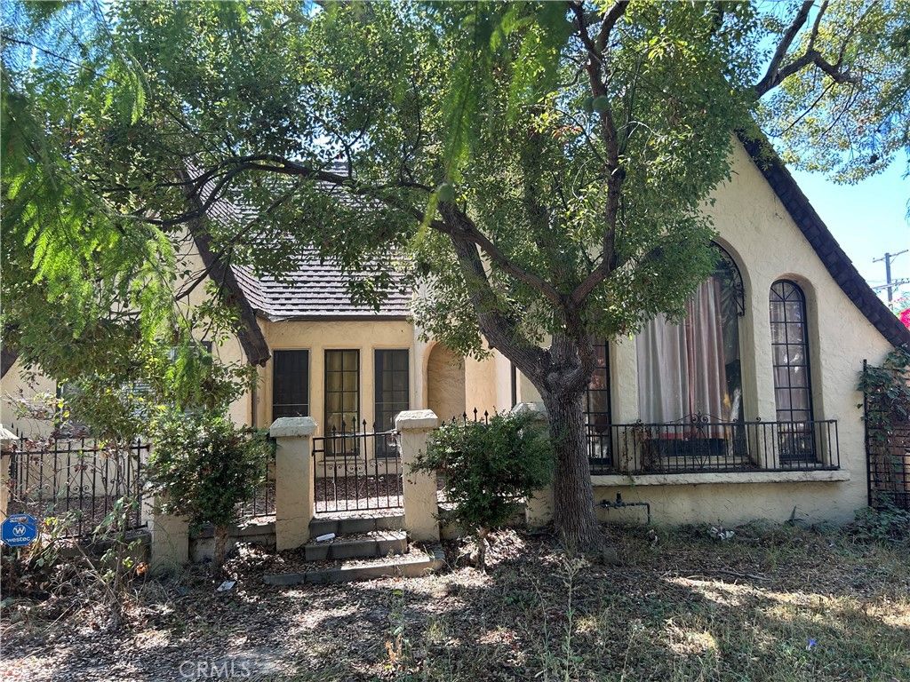 Photo of 6402 Maryland Dr, Los Angeles, CA 90048 (MLS # PW25219446)