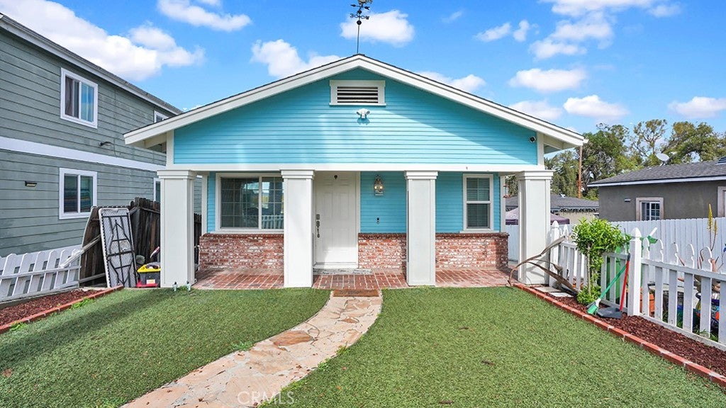 944 W Sepulveda St