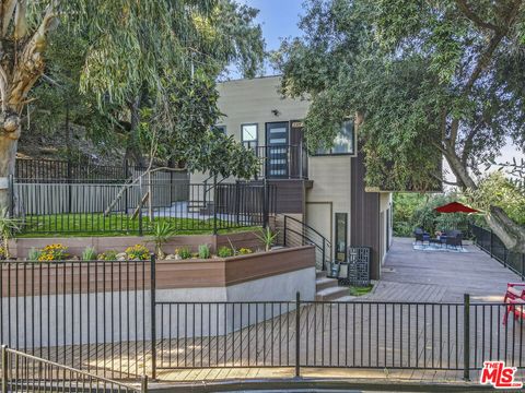 Photo of 2315 Loma Vista Place, Los Angeles, CA 90039 (MLS # 25630795)