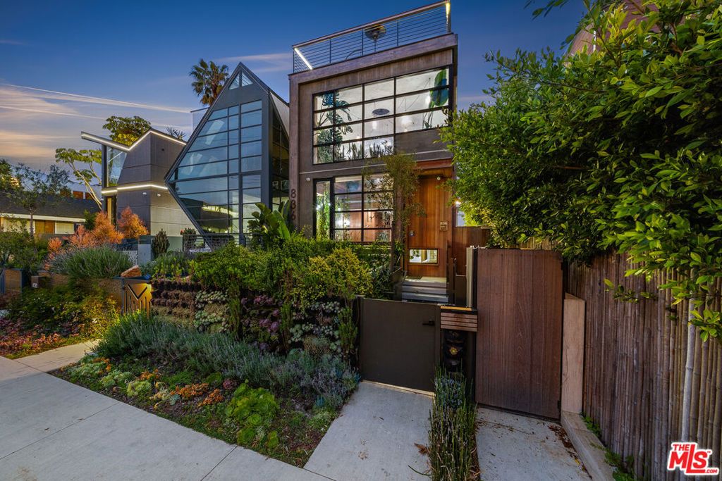 Photo of 836 California Avenue, Venice, CA 90291 (MLS # 25534247)