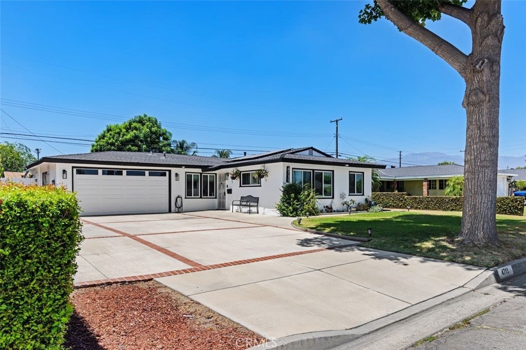 4711 N Hollenbeck