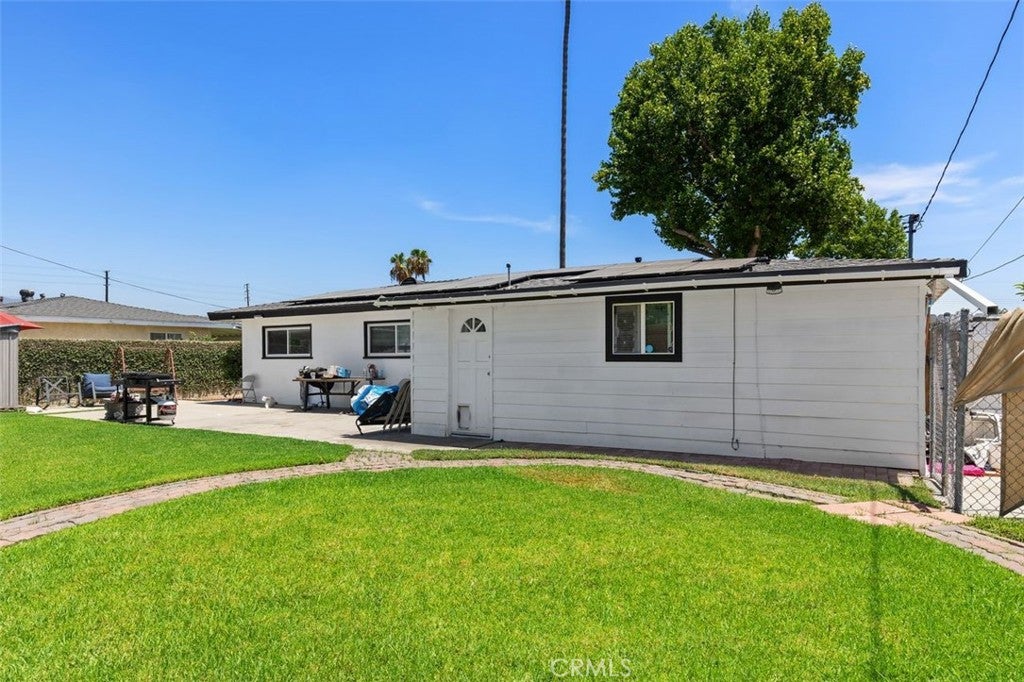4711 N Hollenbeck