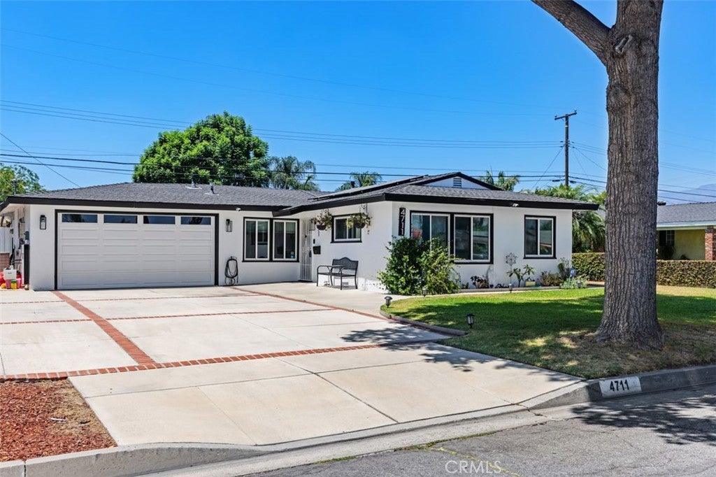 4711 N Hollenbeck