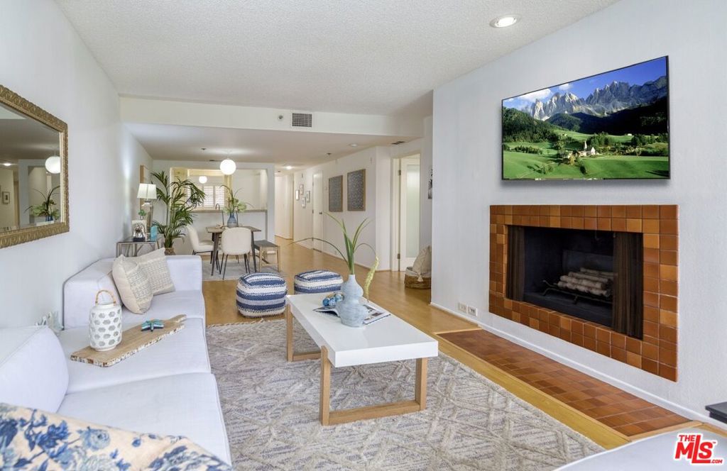 2930 Neilson Way 406