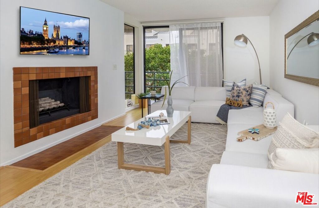 2930 Neilson Way 406