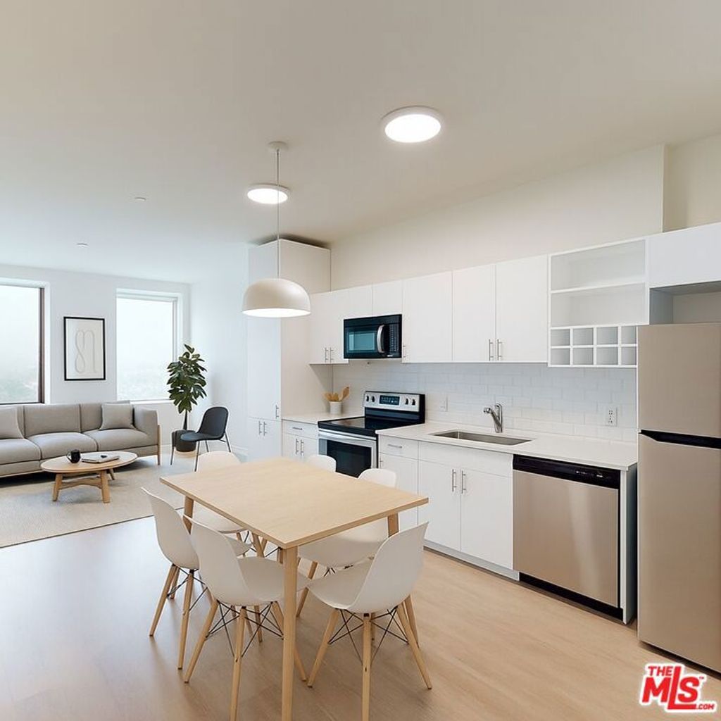 Photo of 3810 Wilshire Boulevard #1108, Los Angeles, CA 90010 (MLS # 25606679)