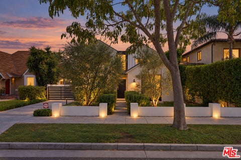 Photo of 220 S Wetherly Drive, Beverly Hills, CA 90211 (MLS # 26104096)
