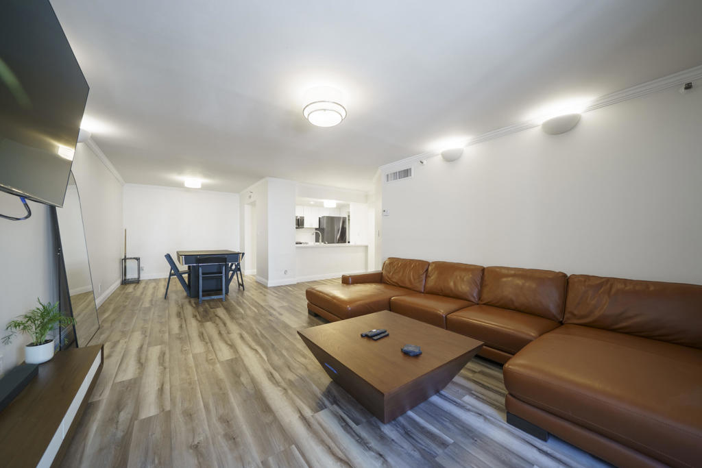 600 W 9th Street 305