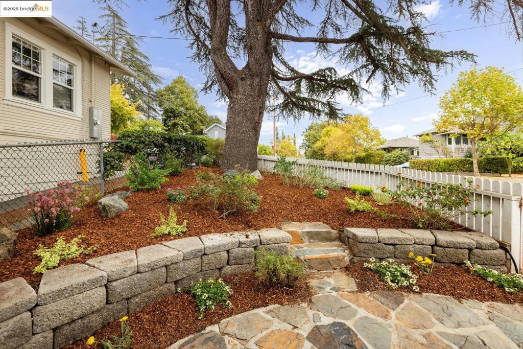 PIEDMONT AVENUE - Residential