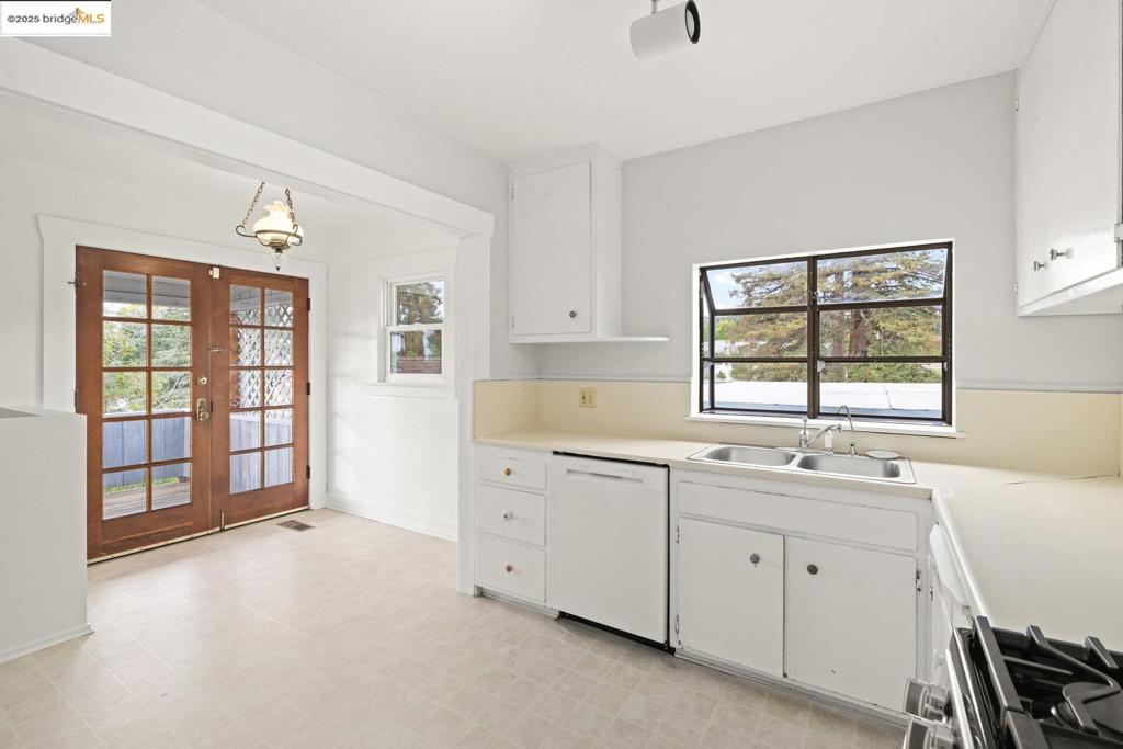 PIEDMONT AVENUE - Residential