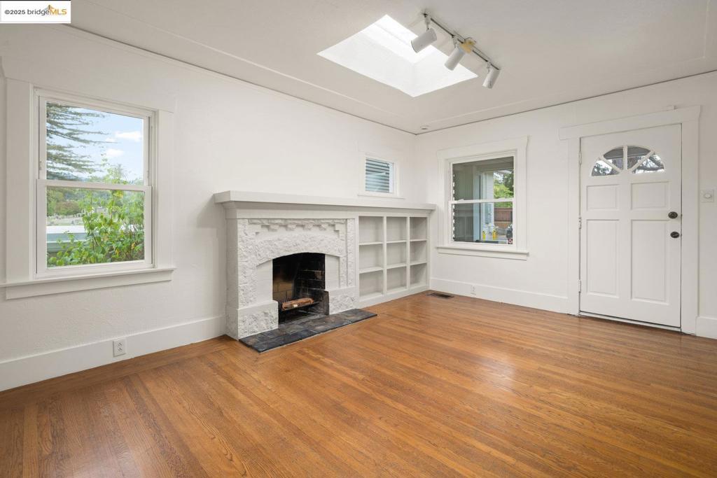 PIEDMONT AVENUE - Residential