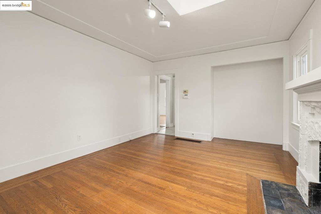 PIEDMONT AVENUE - Residential