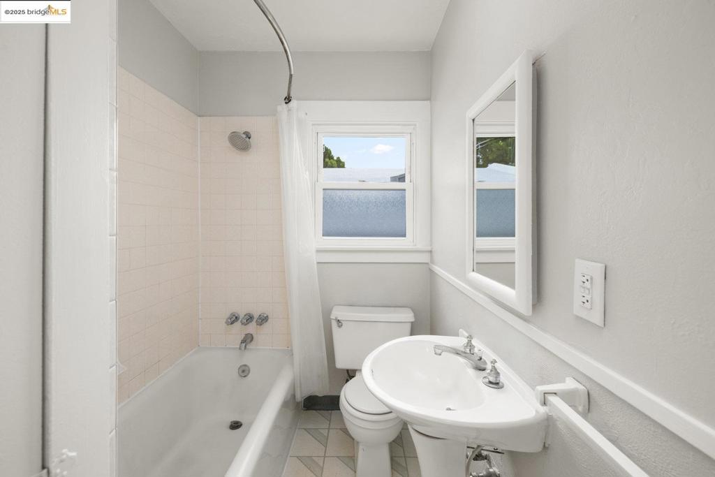 PIEDMONT AVENUE - Residential