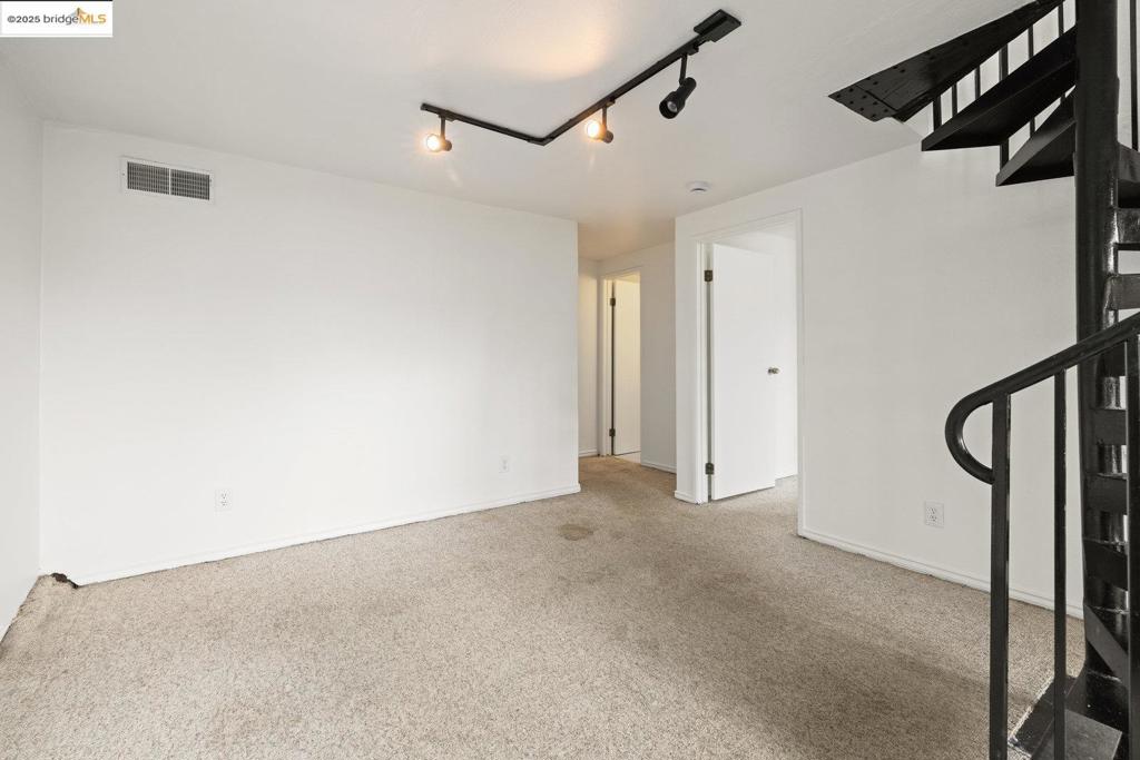 PIEDMONT AVENUE - Residential