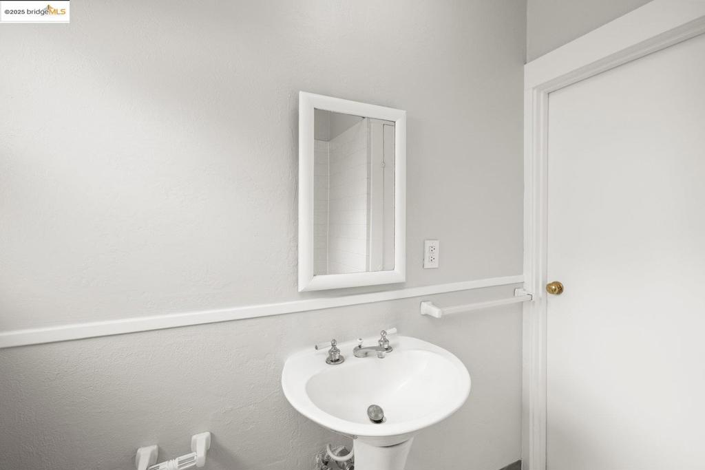 PIEDMONT AVENUE - Residential