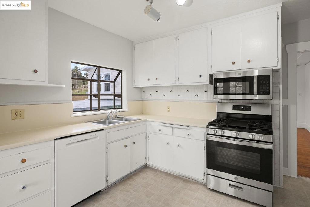 PIEDMONT AVENUE - Residential