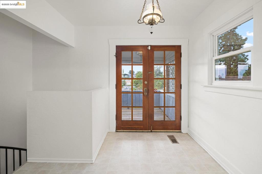PIEDMONT AVENUE - Residential
