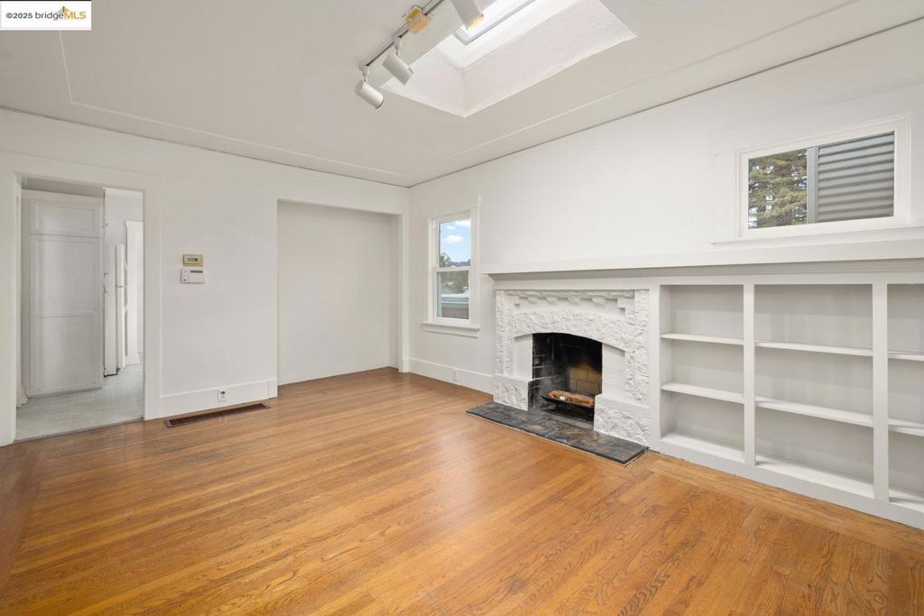 PIEDMONT AVENUE - Residential