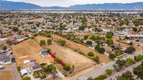 Photo of 778 Bloomington Avenue, Bloomington, CA 92316 (MLS # CV25192876) Photo of 778 Bloomington Avenue, Bloomington, CA 92316 (MLS # CV25192876)