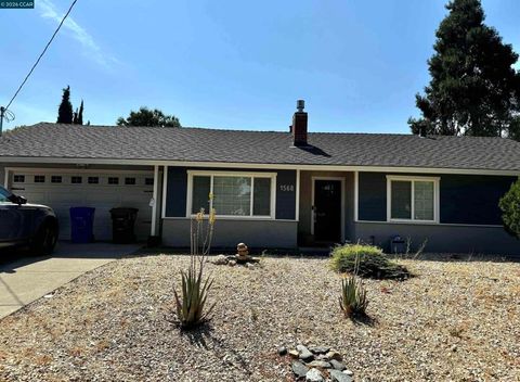 Photo of 1568 Placer Dr, Concord, CA 94521 (MLS # 41121170)
