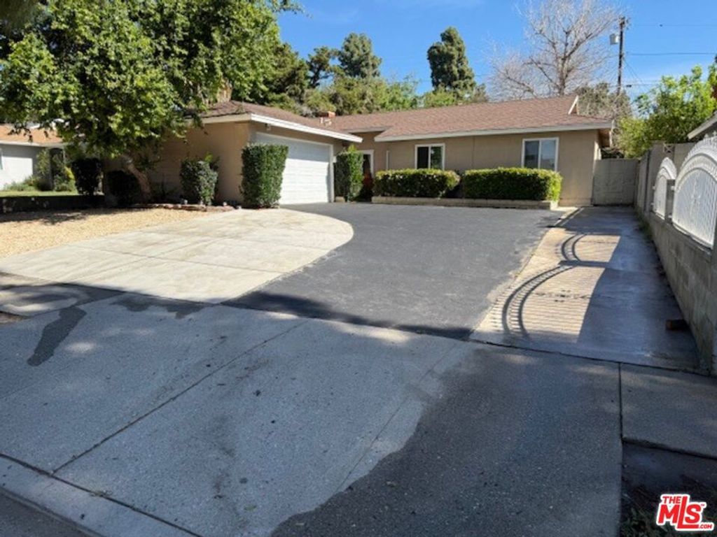 Photo of 11648 Prager Avenue, Sylmar, CA 91342 (MLS # 26665247)