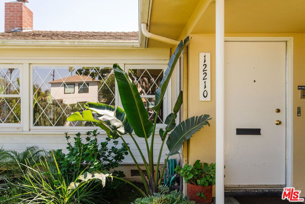 Photo of 12210 Hammack Street, Culver City, CA 90230 (MLS # 26679061)