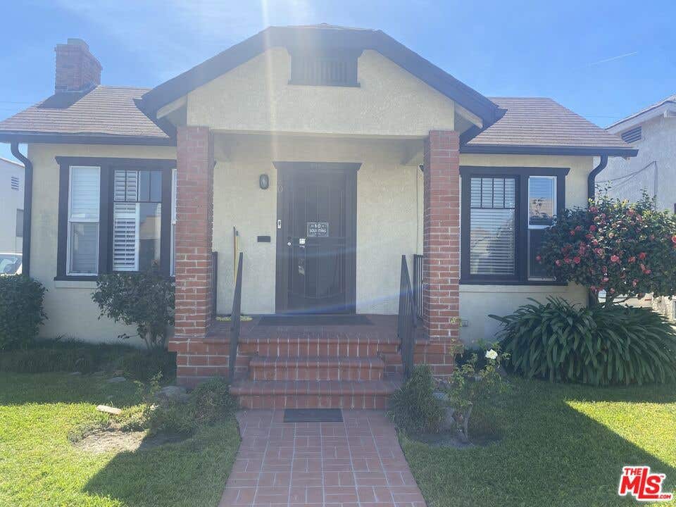 Photo of Los Angeles, CA 90047 (MLS # 26648971)
