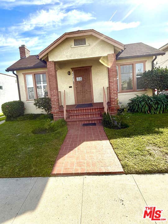 Photo of Los Angeles, CA 90047 (MLS # 26648971)