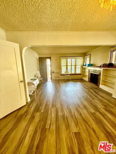 Photo of Los Angeles, CA 90047 (MLS # 26648971)