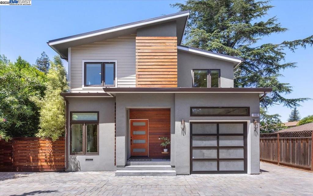 1002 Middle Ave