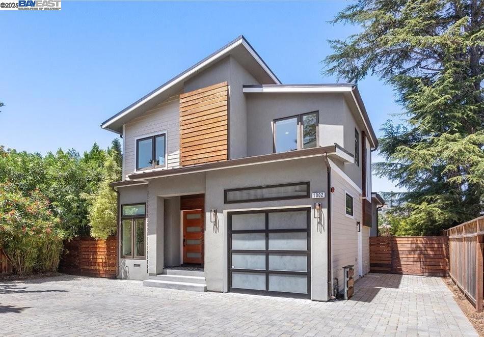 1002 Middle Ave