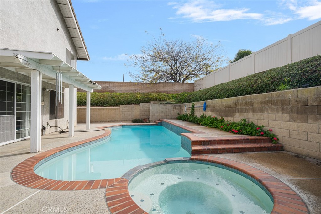 16640 Cresta Bella Circle