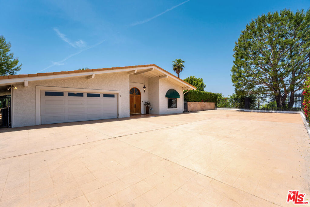 23935 Park Belmonte