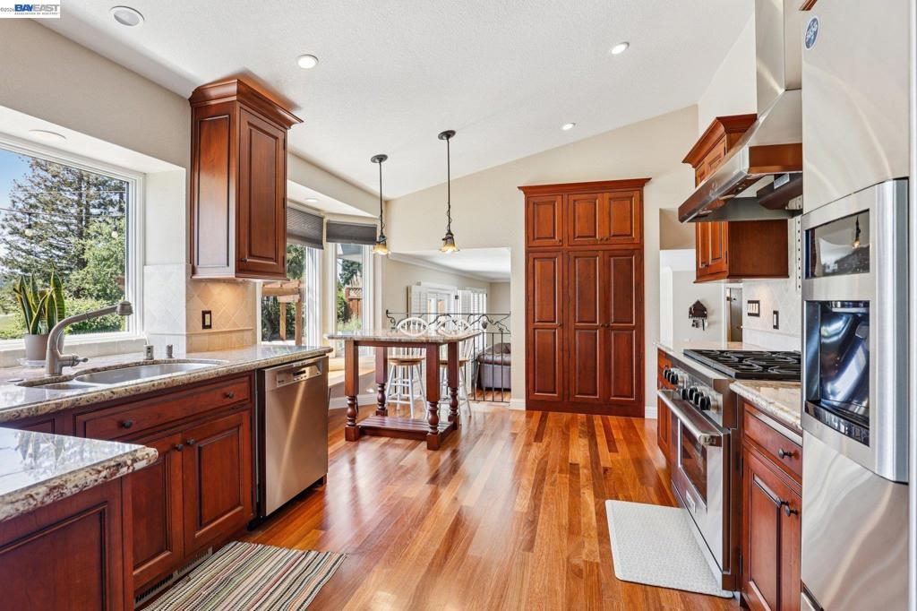 1095 Canyon Hills Rd