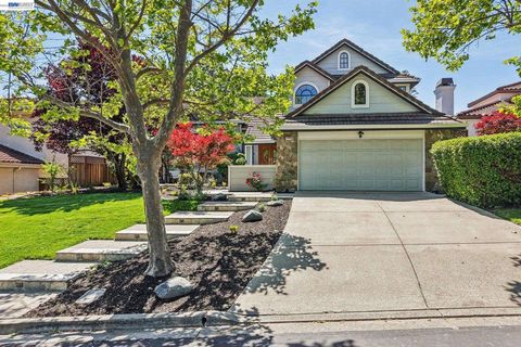 Photo of 1095 Canyon Hills Rd Rd, San Ramon, CA 94582 (MLS # 41134488)