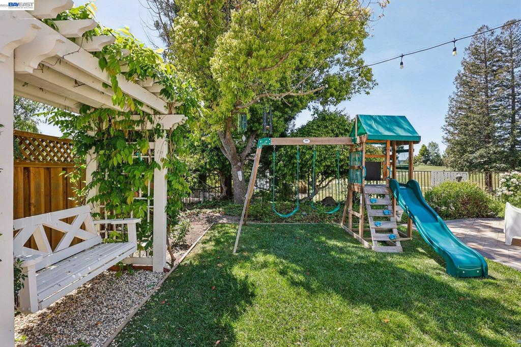 1095 Canyon Hills Rd