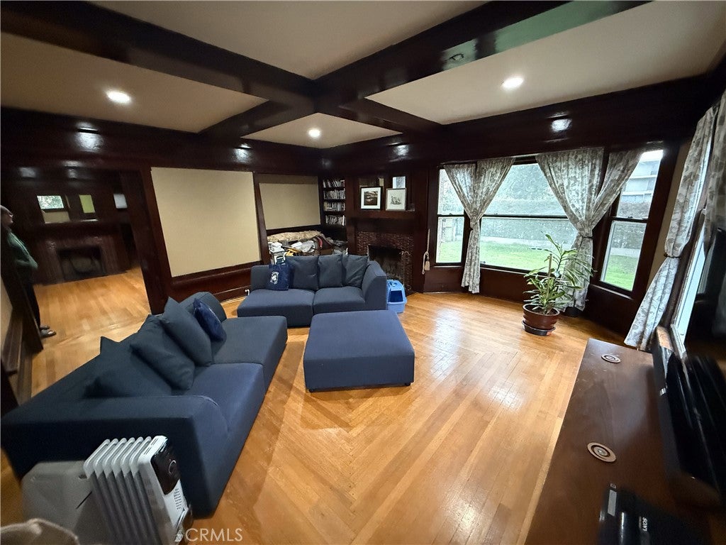 779 N Marengo