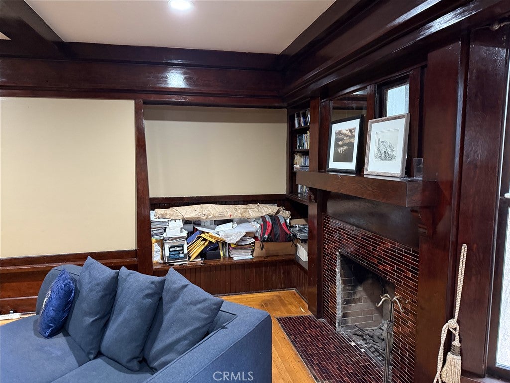 779 N Marengo