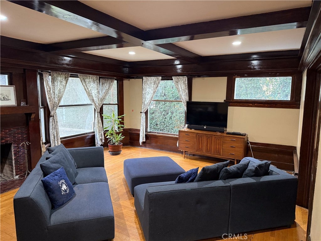 779 N Marengo