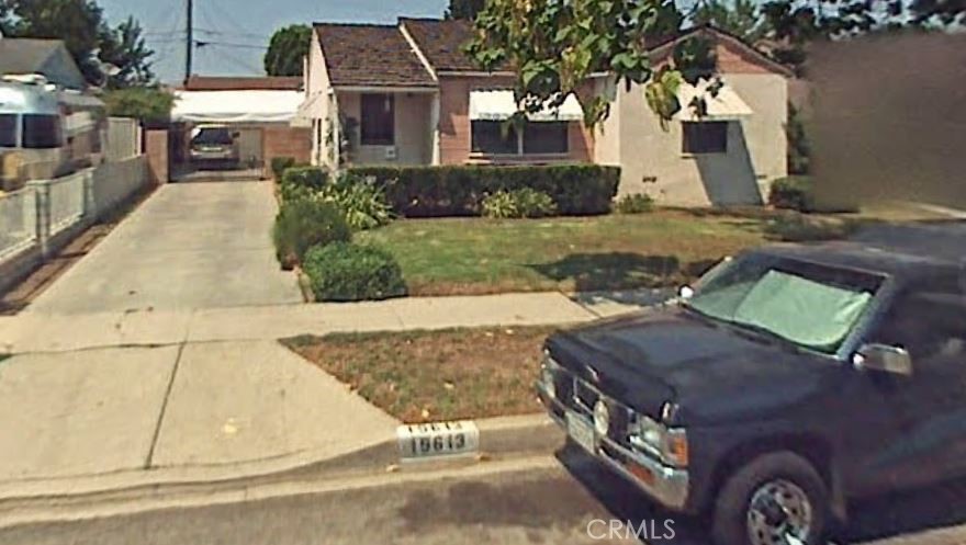 19613 Schoolcraft Street