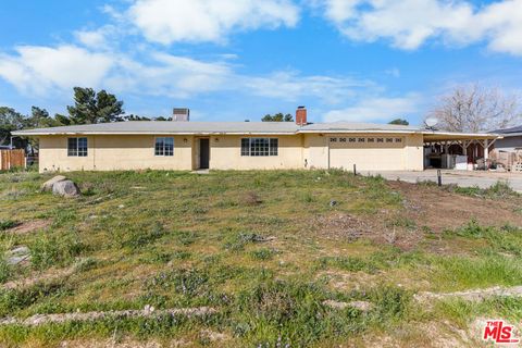Photo of 16030 Osage Road, Apple Valley, CA 92307 (MLS # 26658481)
