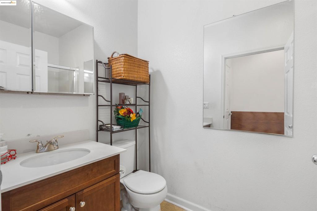 COUNTRY HILLS - Residential