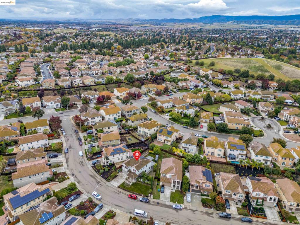 COUNTRY HILLS - Residential