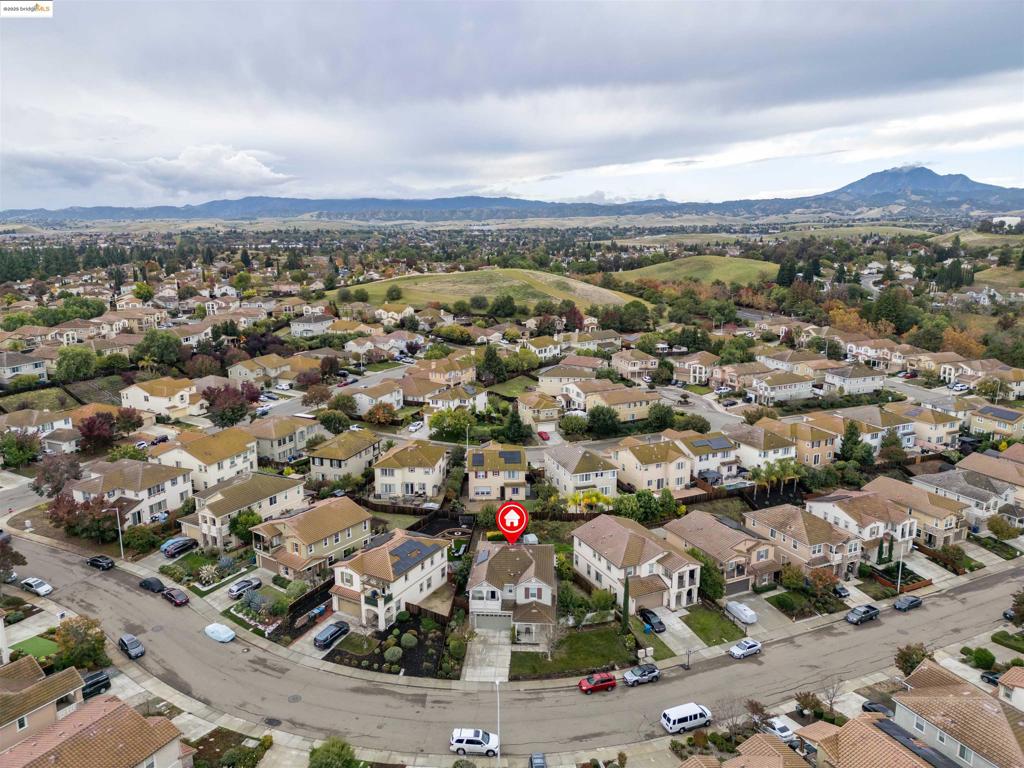 COUNTRY HILLS - Residential