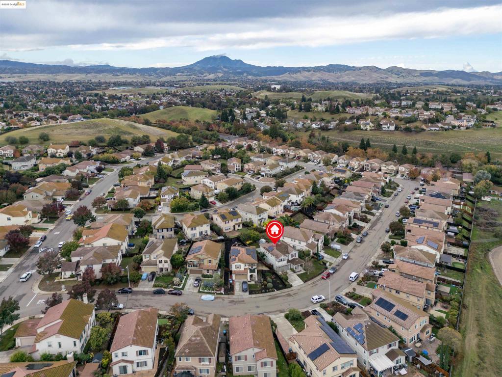 COUNTRY HILLS - Residential