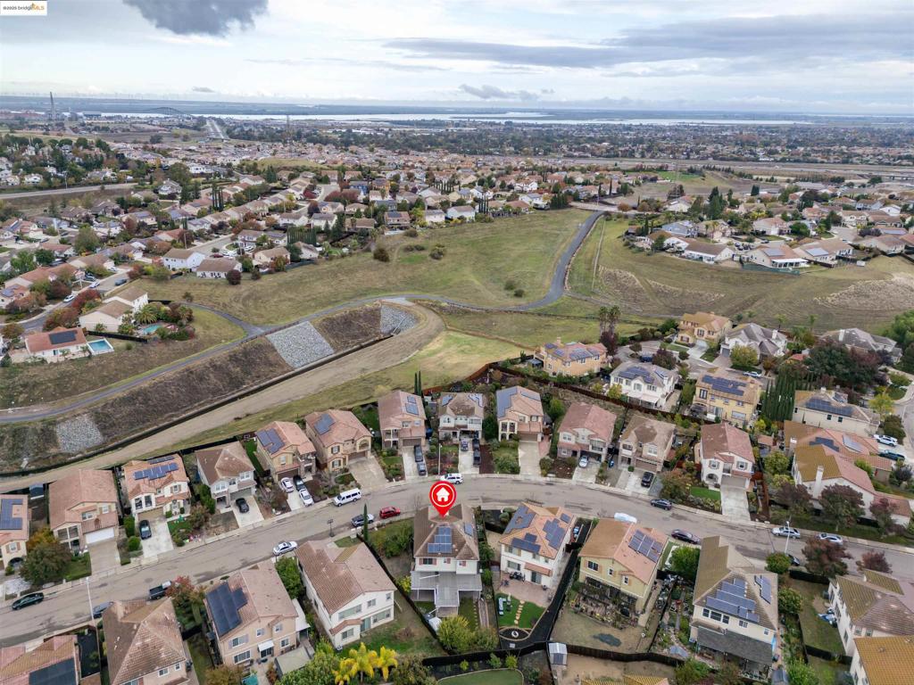 COUNTRY HILLS - Residential