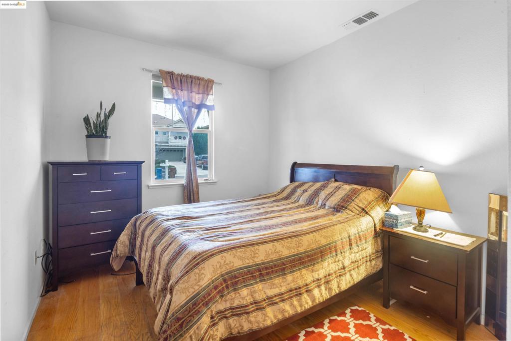 COUNTRY HILLS - Residential