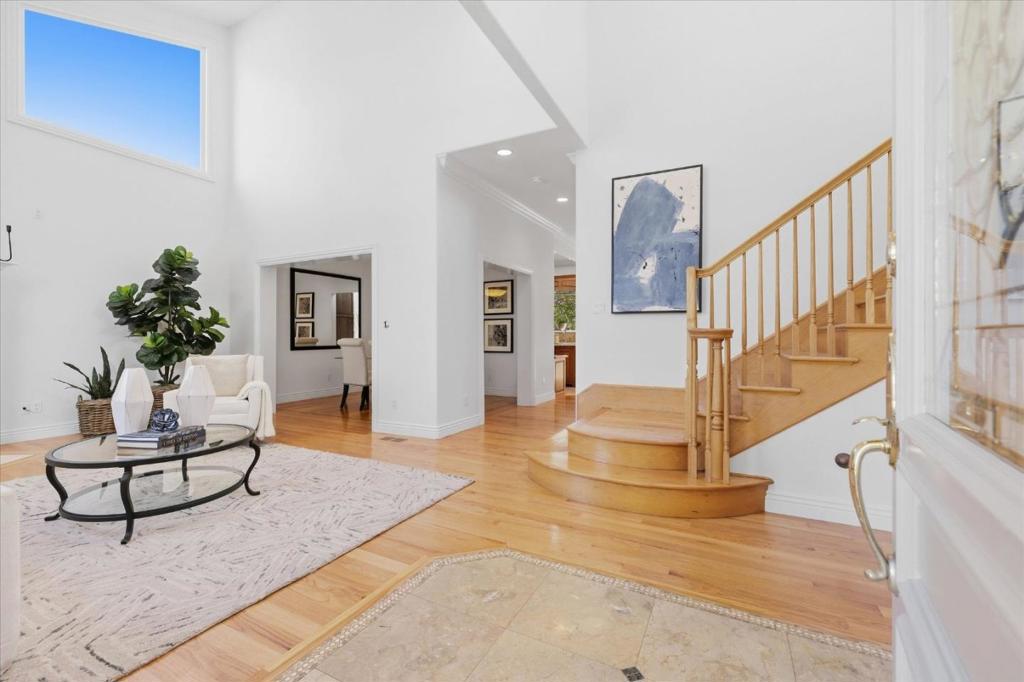 28 Hunt Way