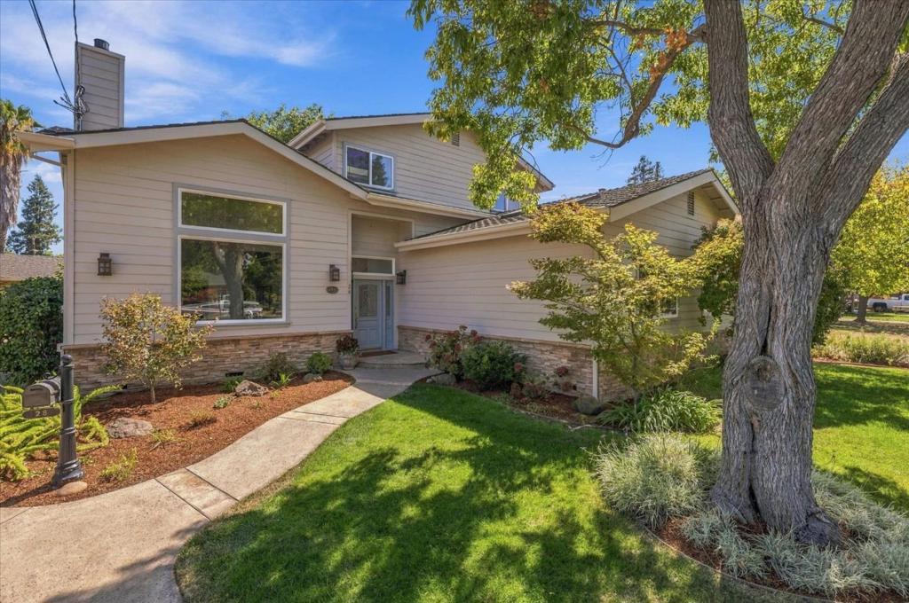 28 Hunt Way